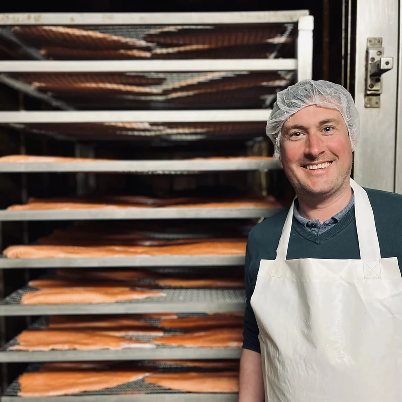 Het ambacht achter Zalmrokerij Wymo